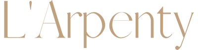 Voici le logo de la marque L'ARPENTY qui représente son identité graphique.