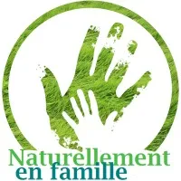 Voici le logo de la marque NATURELLEMENT EN FAMILLE qui représente son identité graphique.