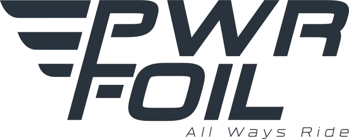 Voici le logo de la marque PWRFOIL qui représente son identité graphique.