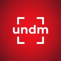 Voici le logo de la marque UNDM qui représente son identité graphique.