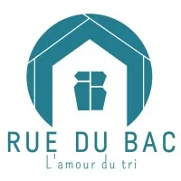 Voici le logo de la marque RUE DU BAC qui représente son identité graphique.
