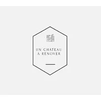 Voici le logo de la marque UN CHATEAU A RENOVER qui représente son identité graphique.