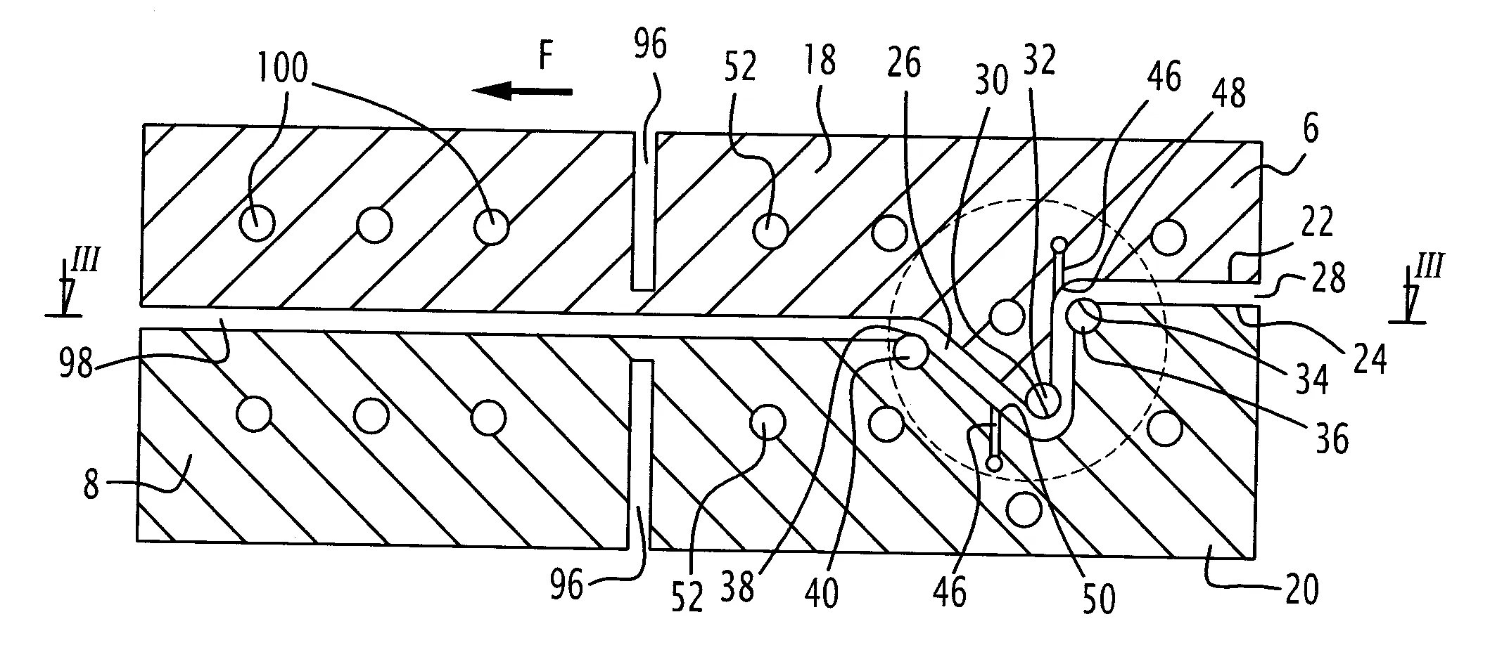 Procede et dispositif de realisation d'un profile en materiau thermoplastique renforce par des fibres, comprenant une etape de regulation de la temperature du materiau thermoplastique