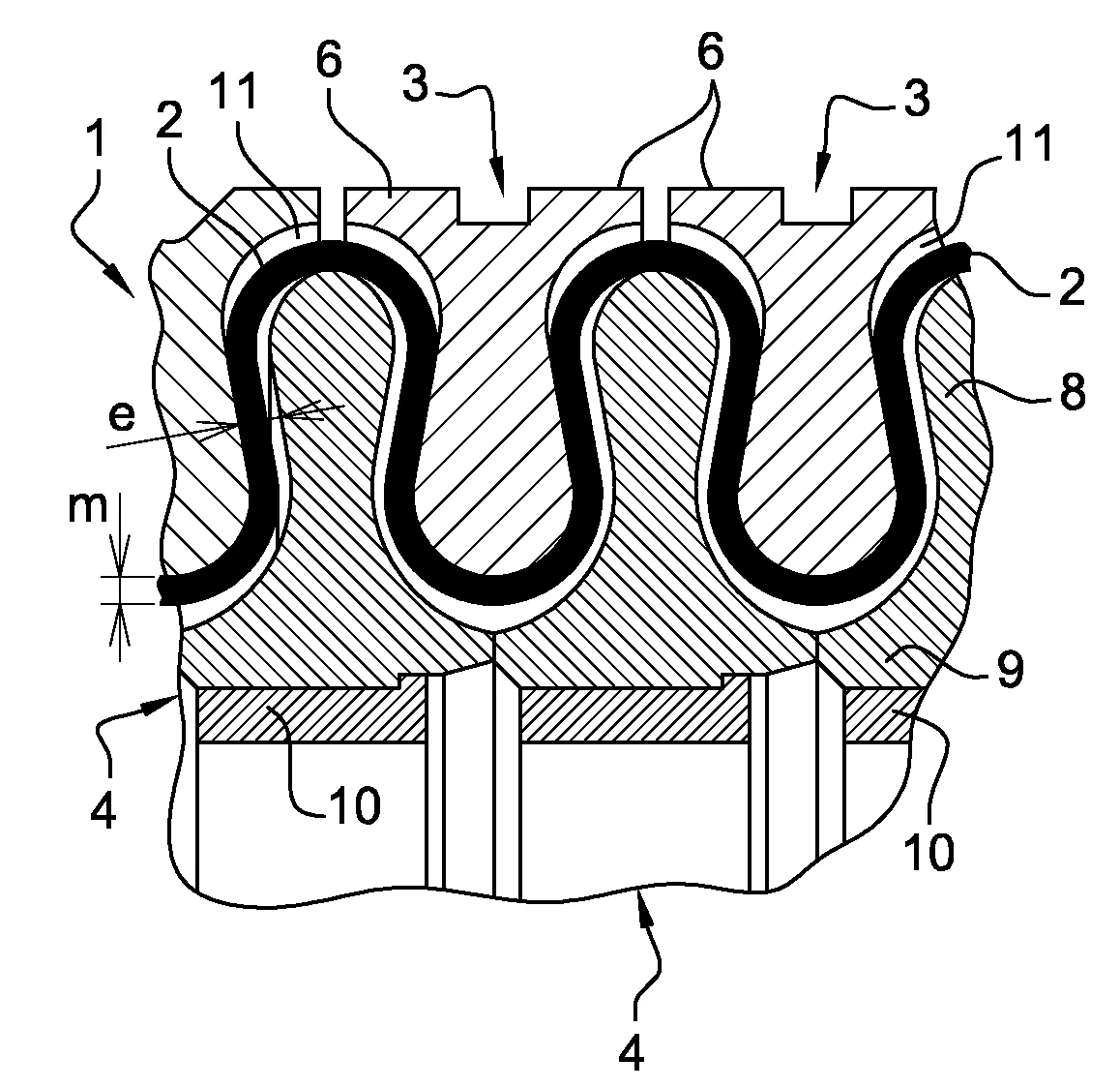 Dispositif d'etancheite en forme de soufflet metallique renforce.