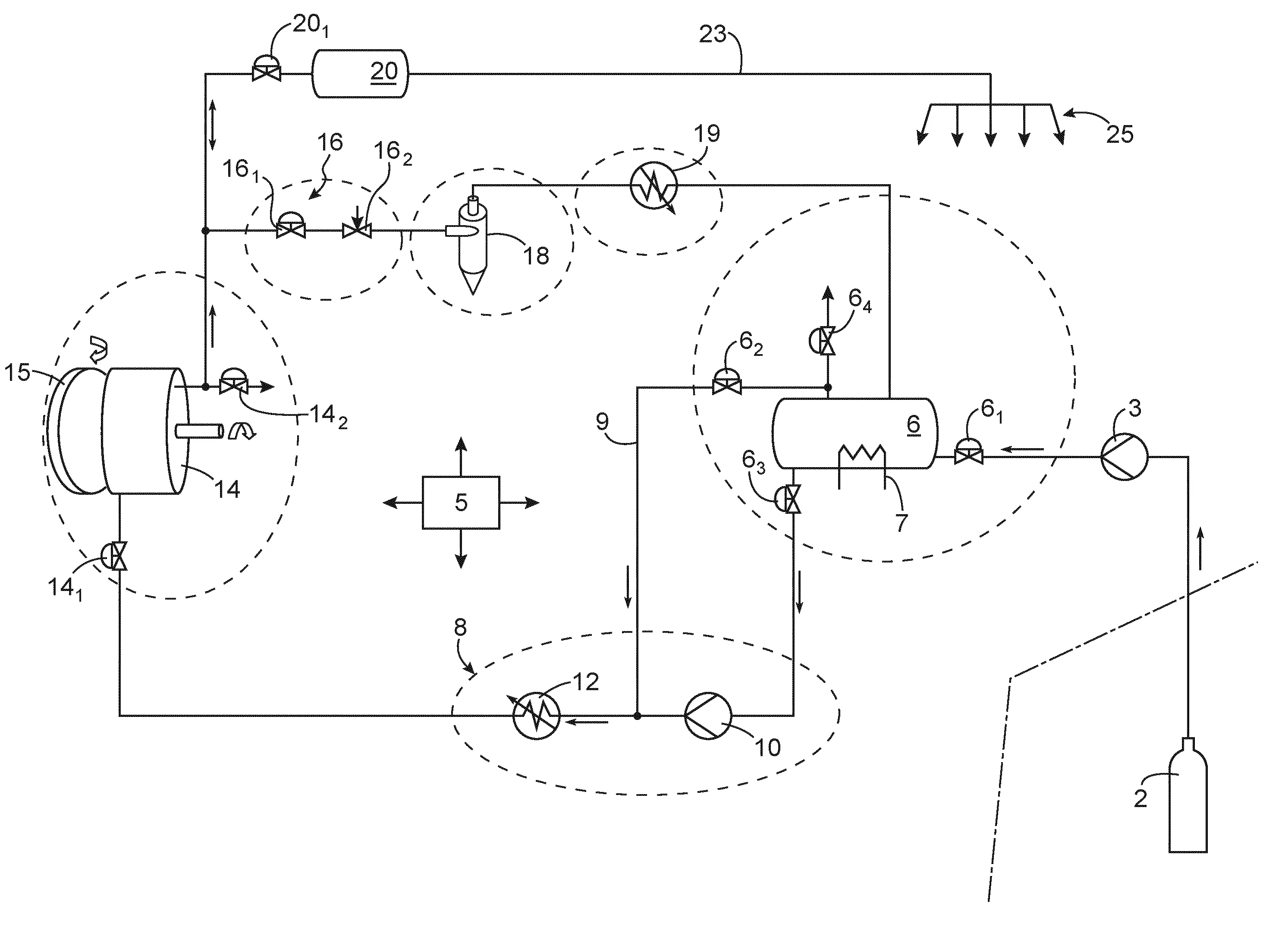 Procede et dispositif de traitement par fluide supercritique avec volume de stockage en decharge