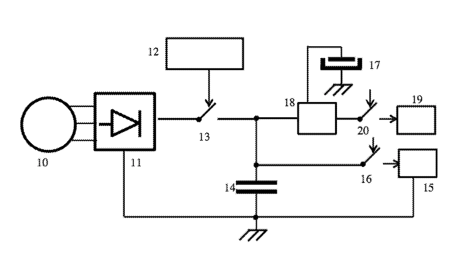 Outil portatif équipé d’un moteur pneumatique et d’un supercondensateur pour charger une batterie alimentant des équipements